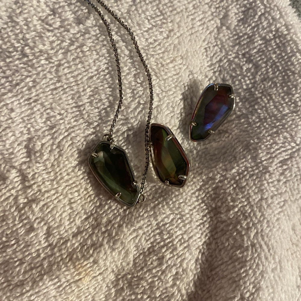 Kendra Scott necklace and earrings set